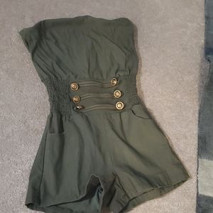 cute olive green romper with pockets & buttons